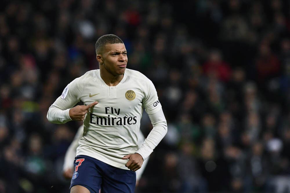 中欧班列累计开行突破12万列 发送货值超4900亿美元